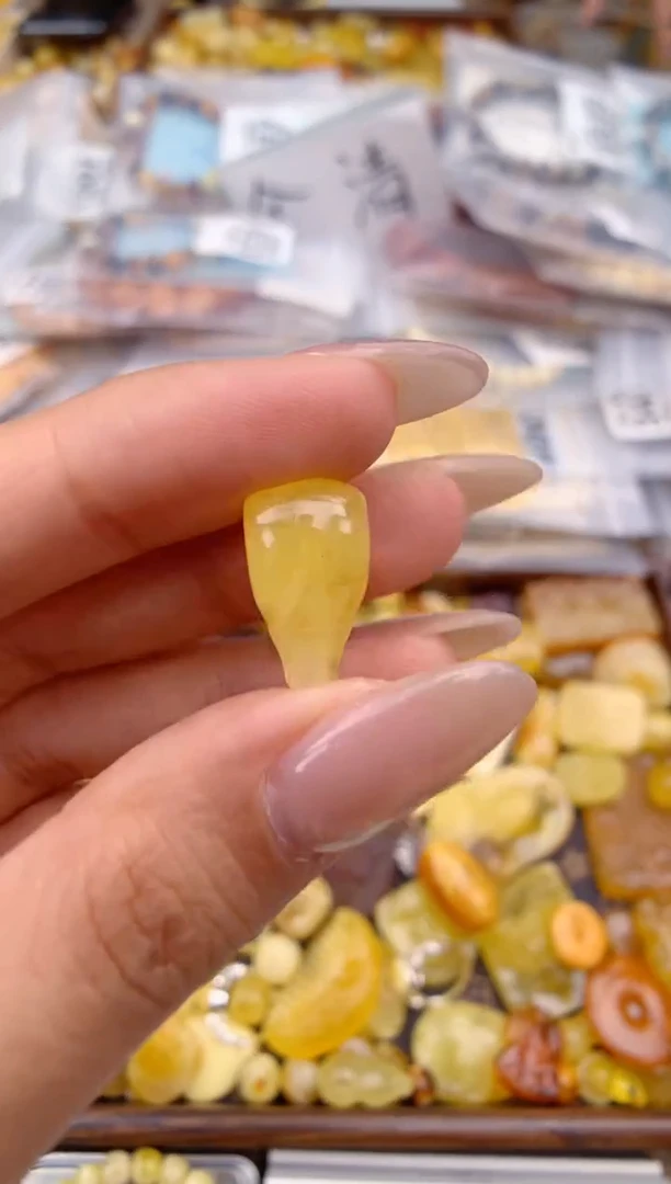 蜜蜡未镶嵌珠宝奇石27