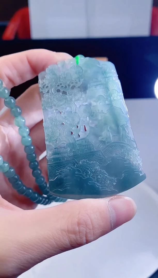 颈饰未镶嵌翡翠