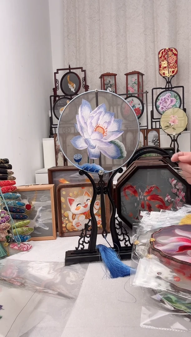 扇子苏绣作品手工团扇