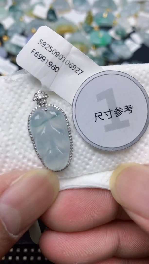 颈饰18K金镶嵌翡翠天然缅甸A货翡翠