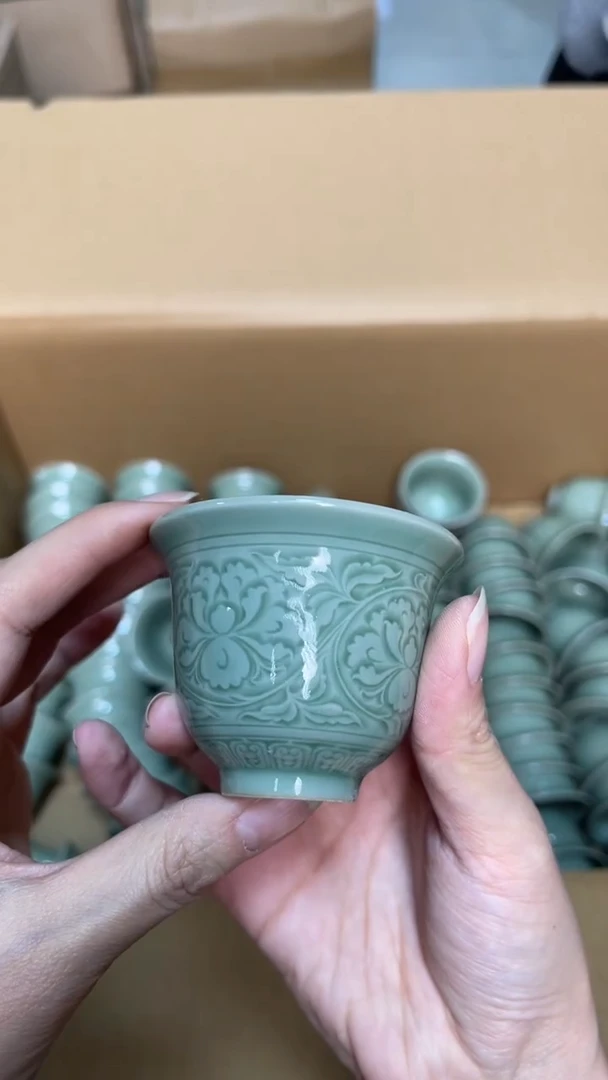 陶瓷老观塘 秘色牡丹纹铃铛杯 全品