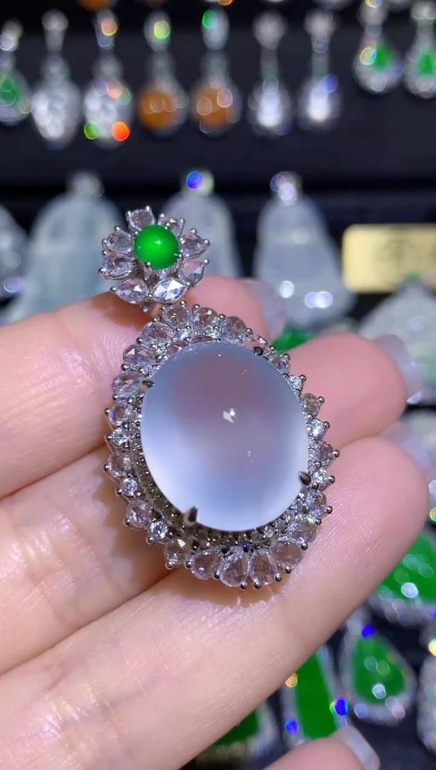 【闪购商品】翡翠颈饰18K金镶嵌玻璃种大蛋面不封底