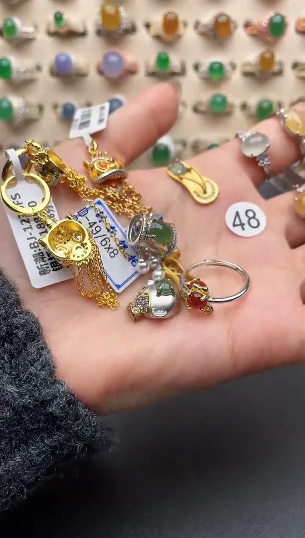 未镶嵌戒指翡翠l****方一物一证一礼盒