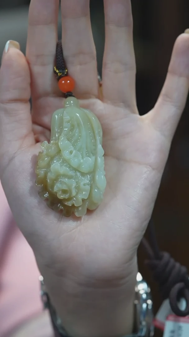 颈饰未镶嵌和田玉白菜