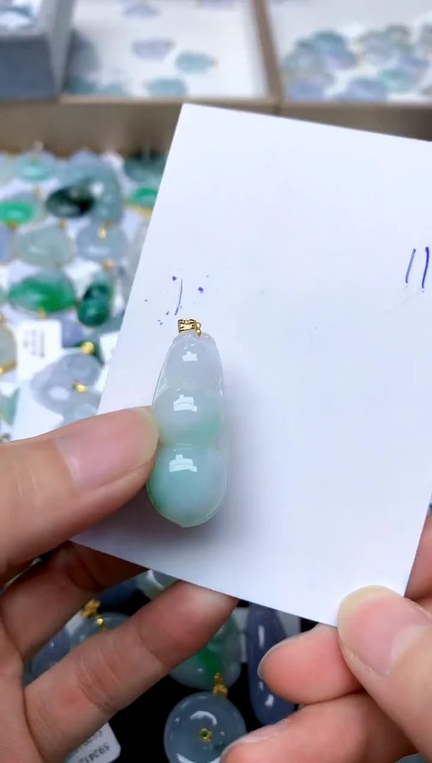 【闪购商品】翡翠颈饰18K金镶嵌111天然A货翡翠