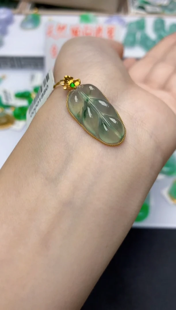 翡翠18K金镶嵌颈饰天然缅甸翡翠A货