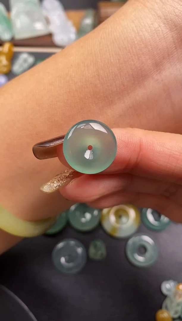 颈饰未镶嵌翡翠骑****基平安扣