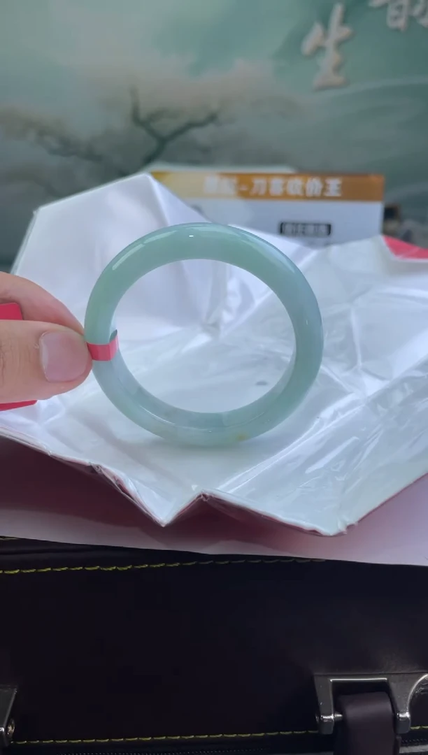 翡翠手镯未镶嵌18翡翠手镯