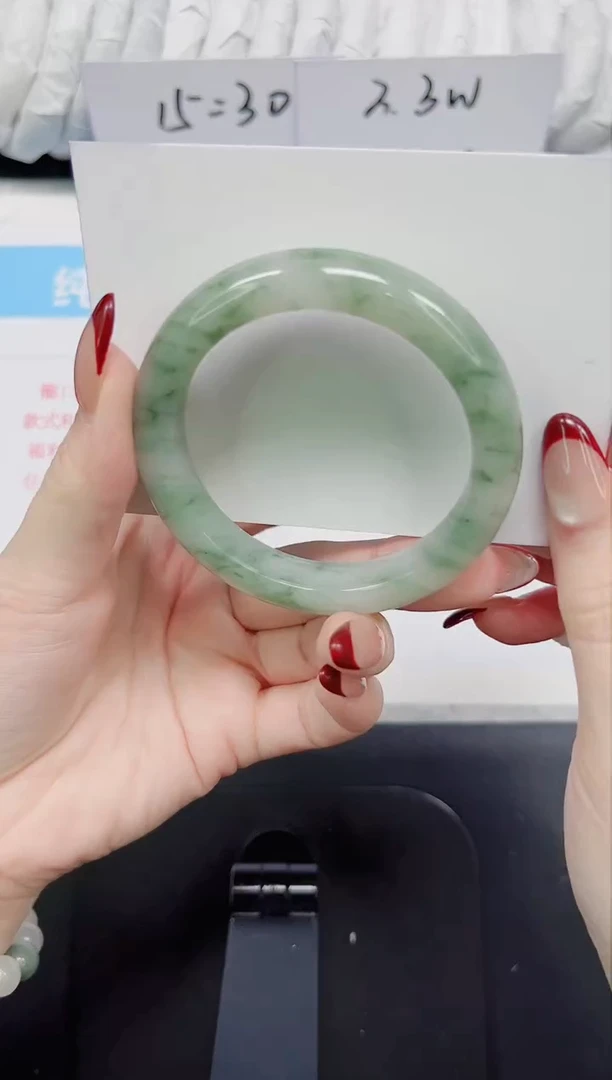 【闪购商品】石英质玉手镯未镶嵌164