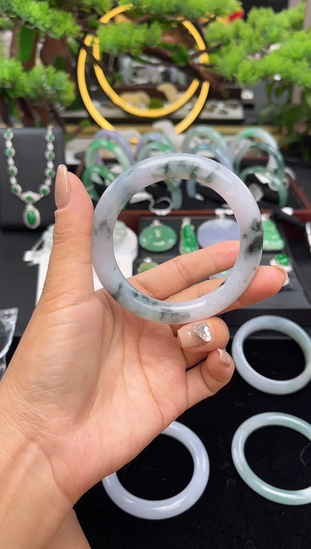 未镶嵌手镯翡翠手镯