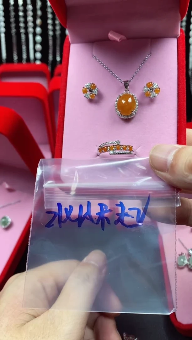 未镶嵌戒指翡翠北**起翡翠吊坠