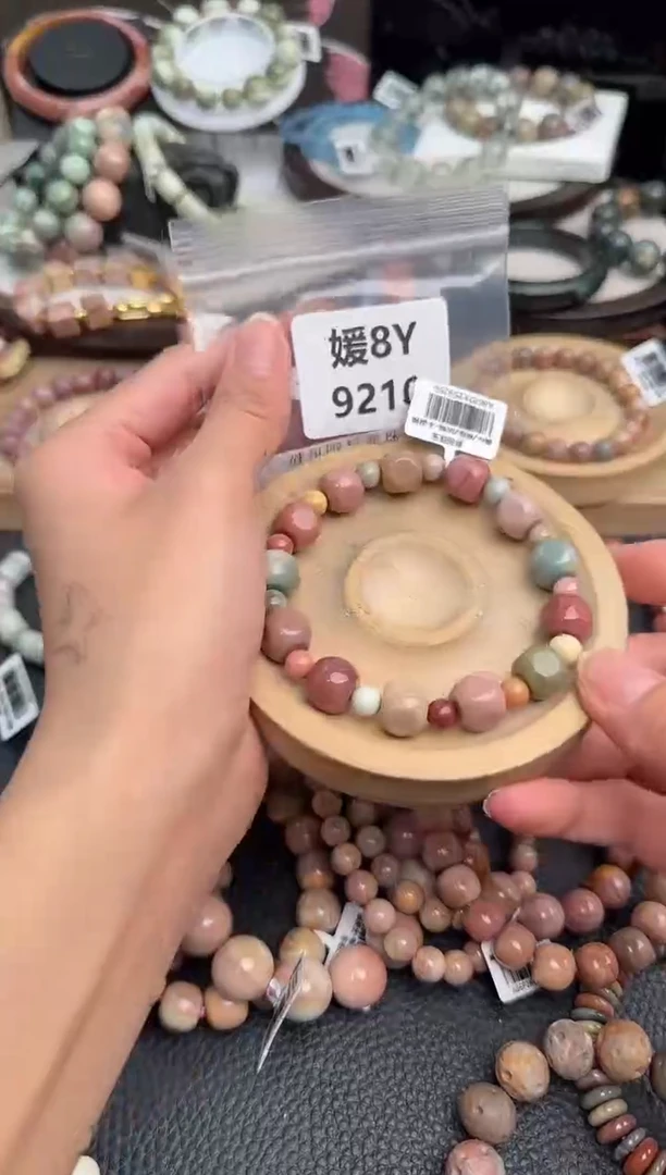 未镶嵌手链石英质玉芋*?8Y9210