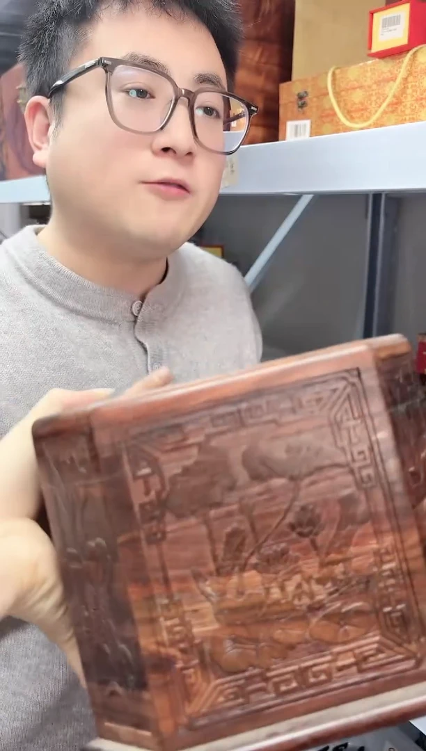 【闪购商品】红酸枝木类破首饰盒一个（残次品）