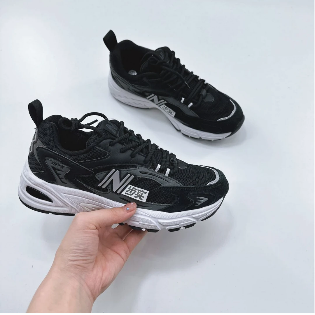 80100高端专享四季款舒适运动鞋黑/灰（成人运动鞋）