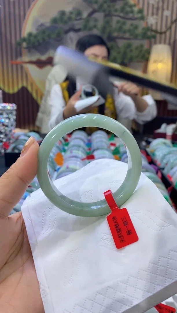 【闪购商品】翡翠手镯未镶嵌多人00450
