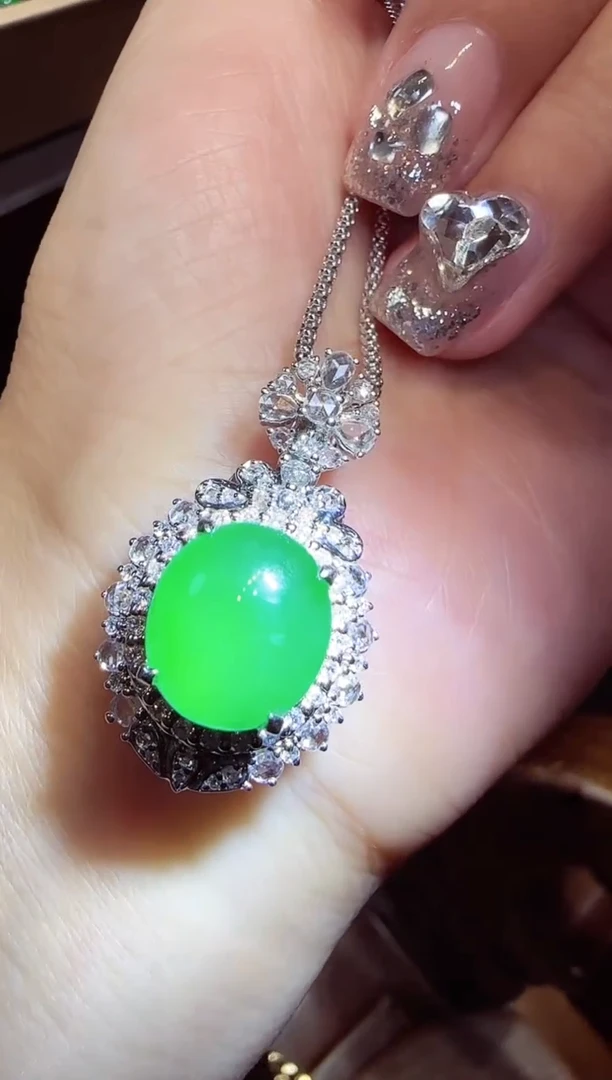 【闪购商品】翡翠吊坠(不含链)18K金镶嵌蛋面