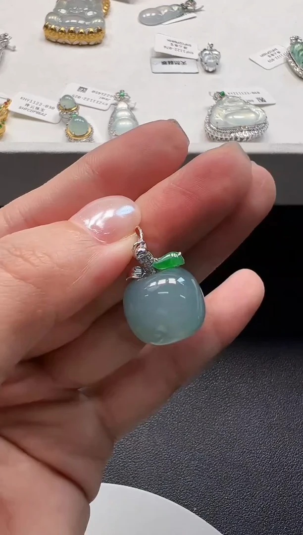 颈饰18K金镶嵌翡翠KHF1122-017