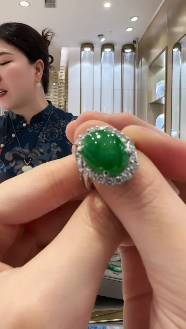 翡翠18K金镶嵌颈饰小*干11