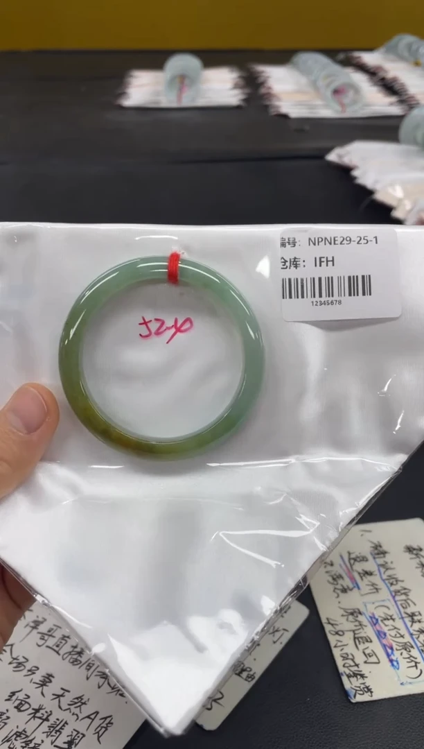 未镶嵌手镯翡翠翡翠手镯