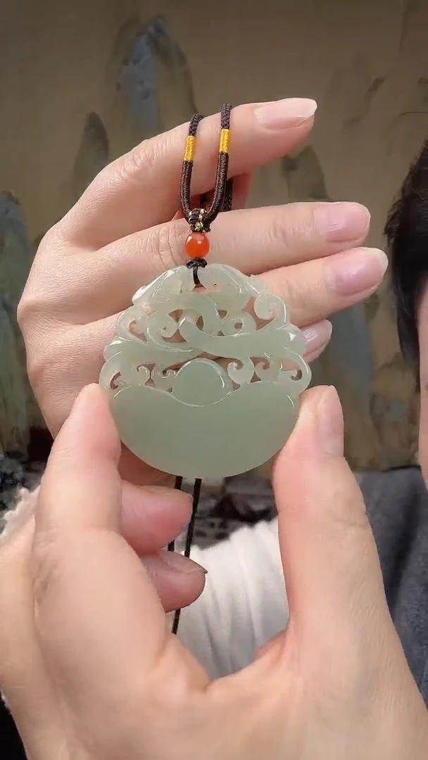 颈饰未镶嵌和田玉.