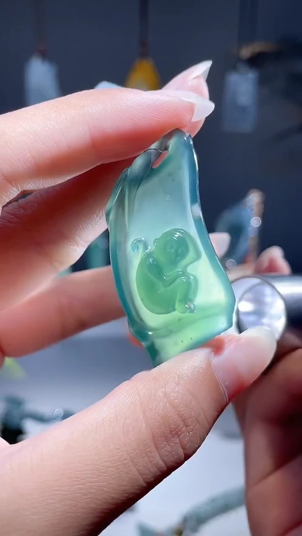 颈饰未镶嵌翡翠挂件