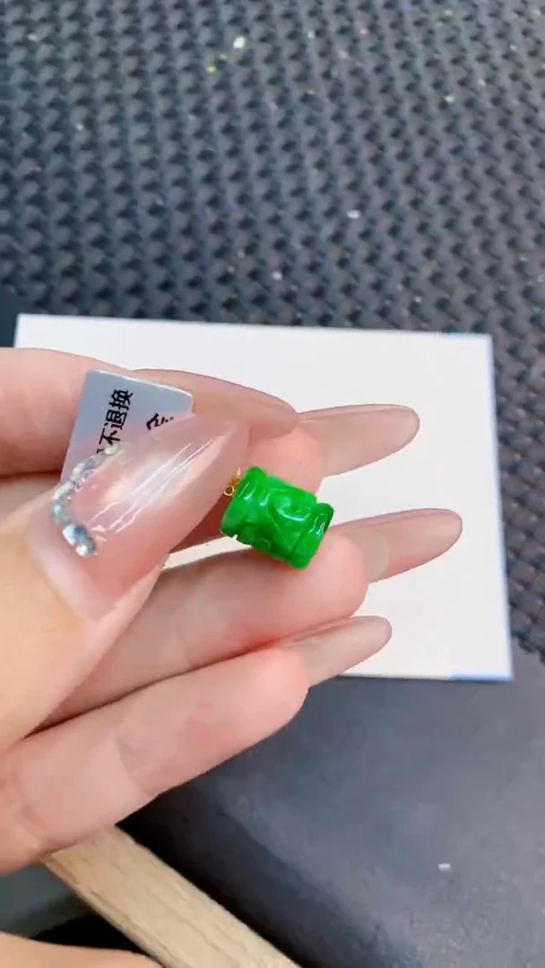 翡翠18K金镶嵌吊坠(不含链)1