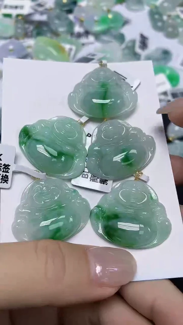 翡翠18K金镶嵌颈饰天然缅甸翡翠A货多样性发其一