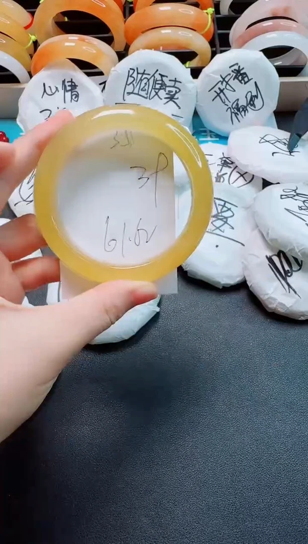 石英质玉手镯未镶嵌35