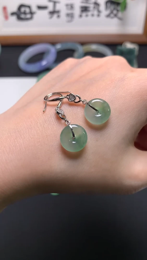 颈饰银S925镶嵌翡翠是***姐 0081479200 镶嵌费