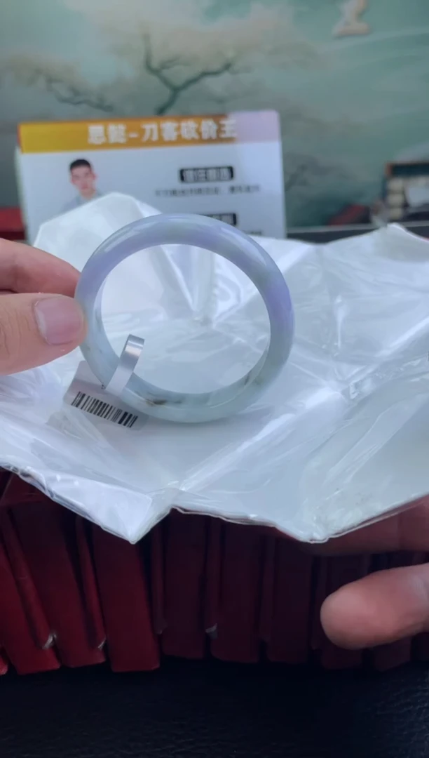 翡翠手镯未镶嵌1翡翠手镯（微瑕）