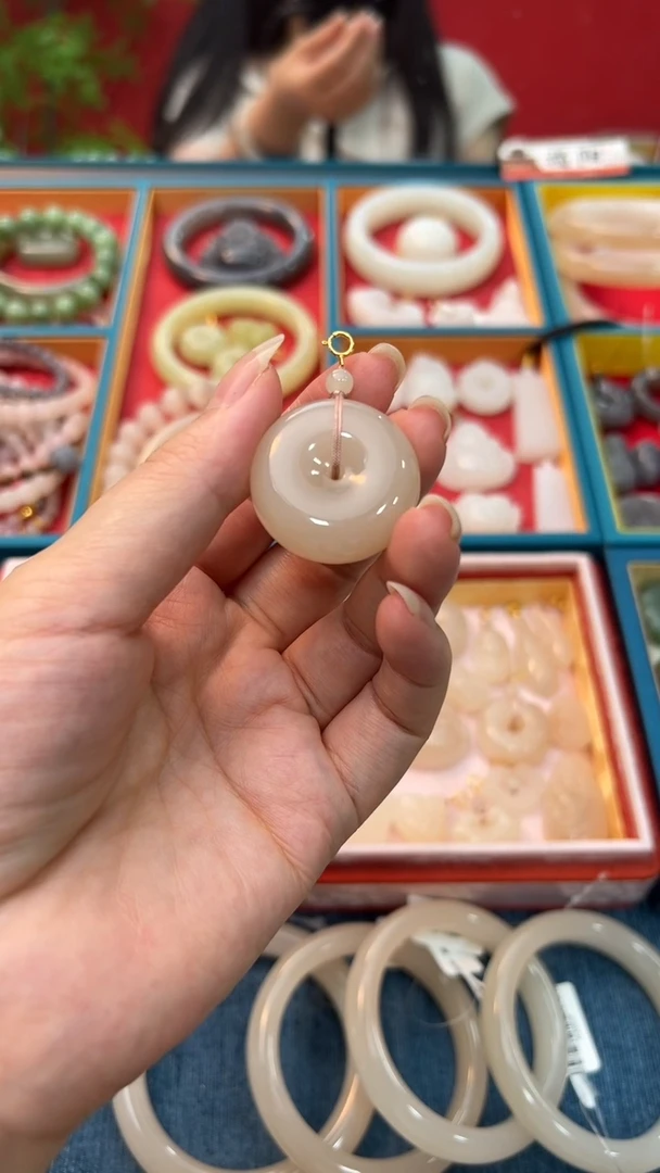 和田玉未镶嵌颈饰红藕粉胖墩平安扣30mm