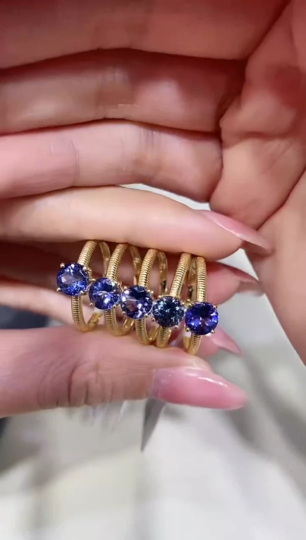 18K金镶嵌坦桑石戒指 多样性发其一