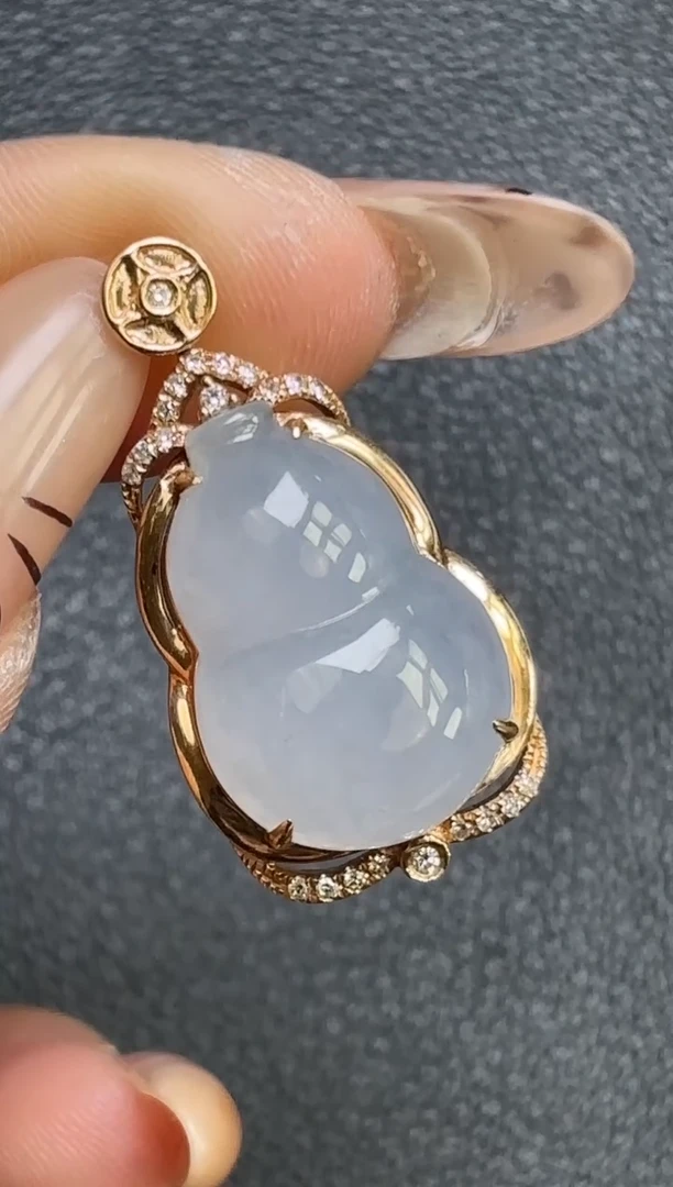 颈饰18K金镶嵌翡翠葫芦