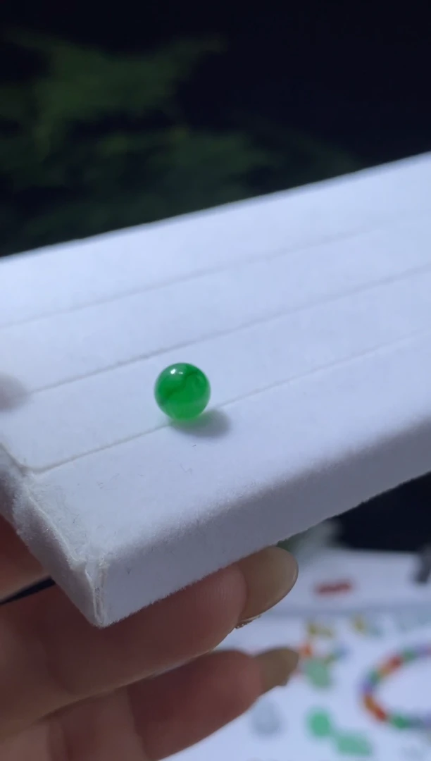 未镶嵌定制翡翠卡6.9珠珠   3680+368