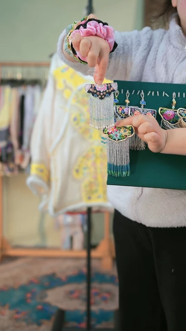 【闪购商品】刺绣苏绣蝴蝶押襟