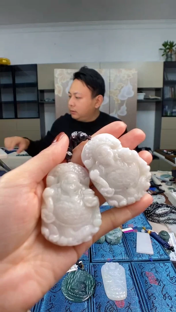 颈饰未镶嵌翡翠  多样性发其一