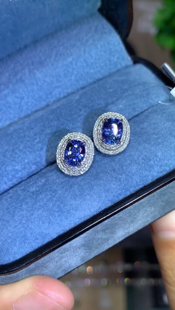 耳钉蓝宝石18K金镶嵌2.19CT