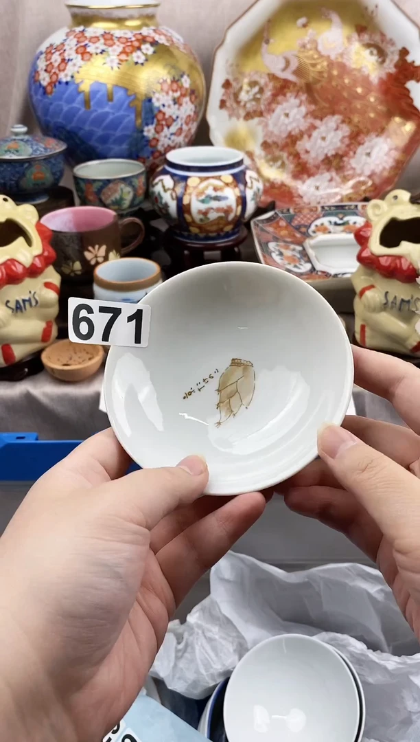 摆件漂亮的日瓷器，默认微瑕，介意慎拍