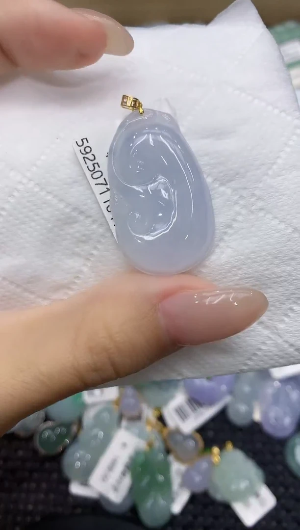 翡翠18K金镶嵌颈饰111111111111