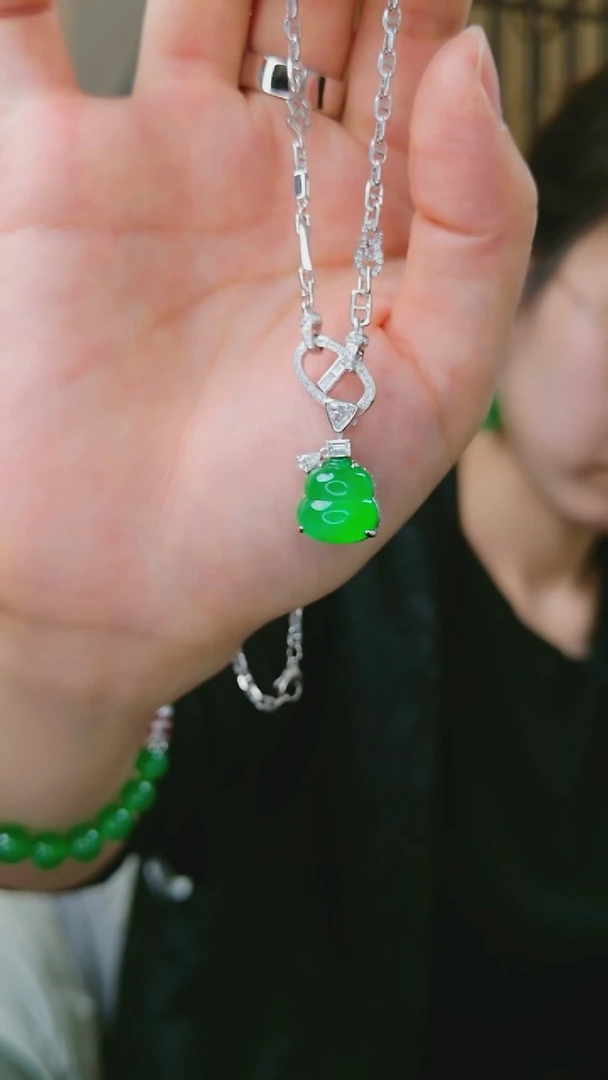 吊坠(不含链)18K金镶嵌翡翠葫芦