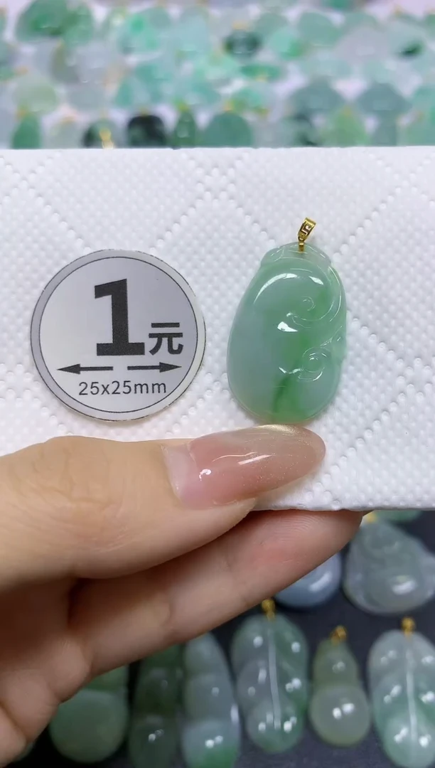颈饰18K金镶嵌翡翠天然翡翠A货