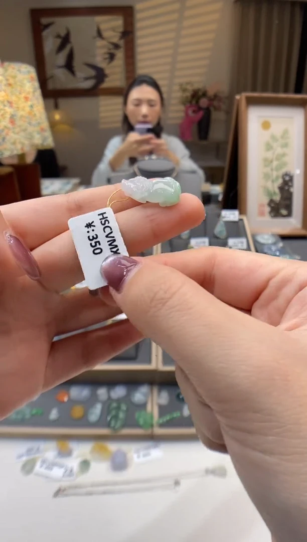 【闪购商品】翡翠颈饰未镶嵌牛