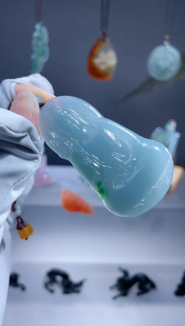 翡翠未镶嵌颈饰素衣观音
