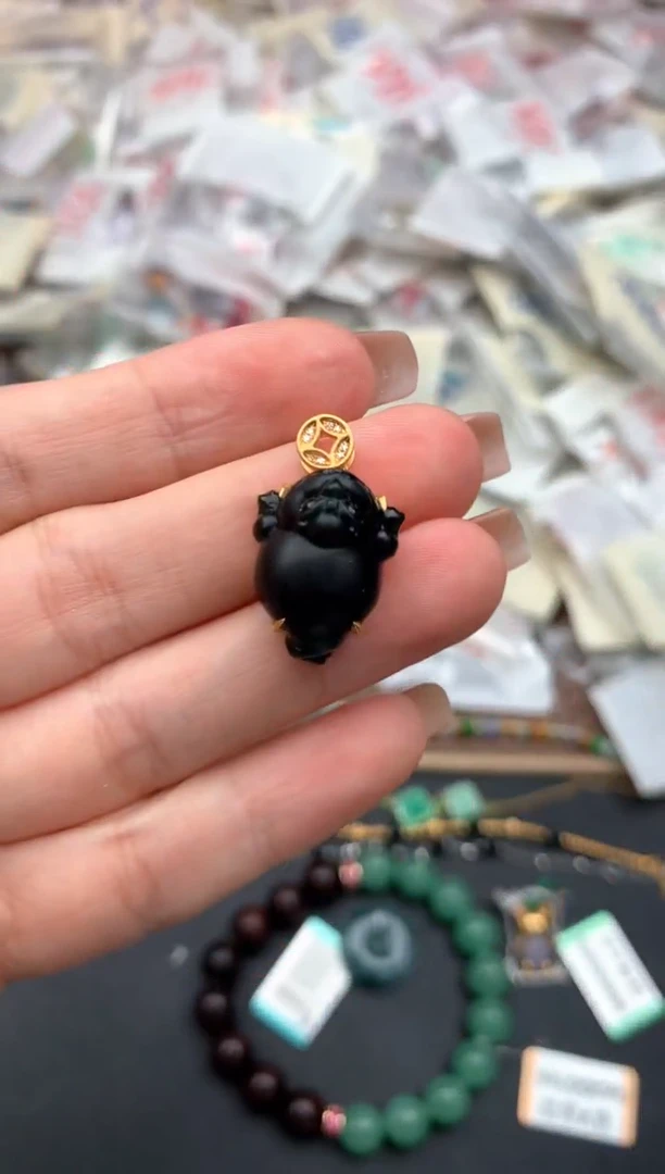 18K金镶嵌挂件翡翠一