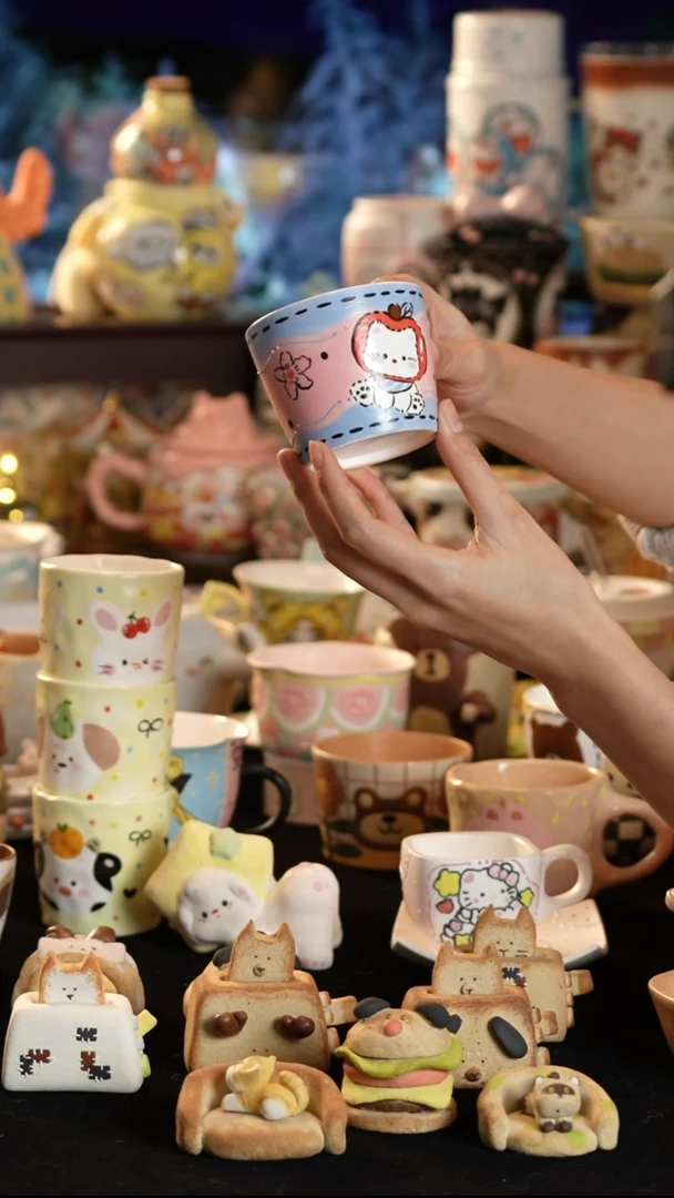 摆件陶景德镇釉下彩手绘设计师款陶瓷