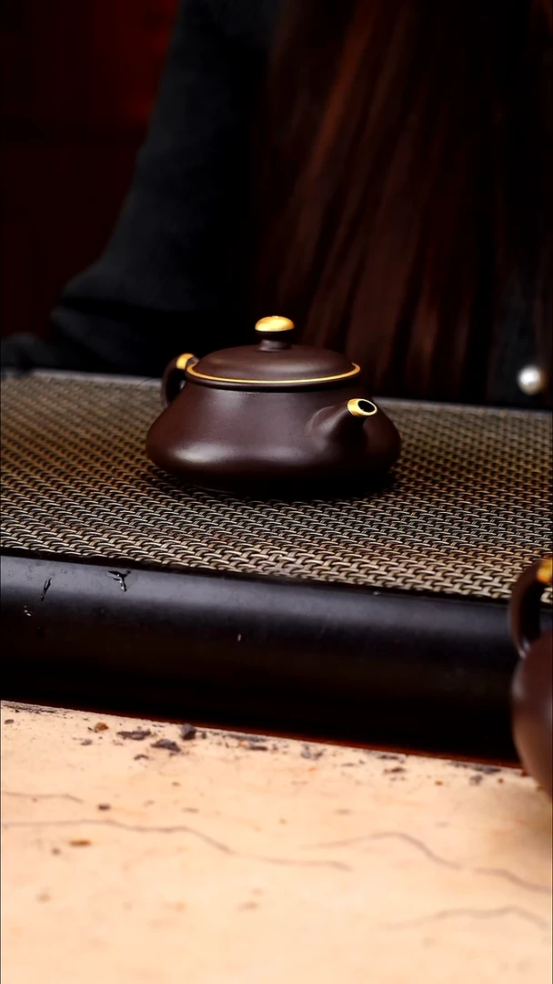 茶壶紫砂?*?四号井茄皮紫泥描金明炉100cc