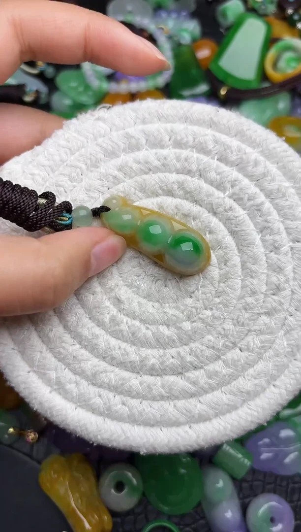 颈饰未镶嵌翡翠缅甸翡翠吊坠