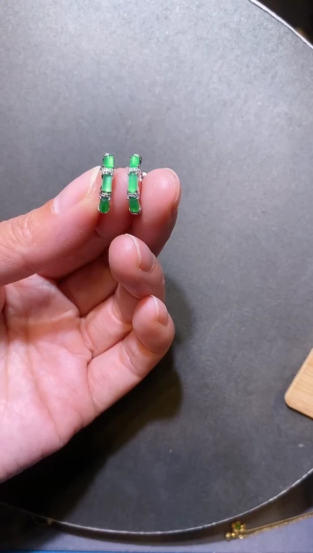 【闪购商品】翡翠耳饰18K金镶嵌翡翠竹节耳扣