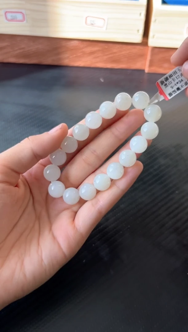 未镶嵌手串和田玉打****去黑山微色差卡12M