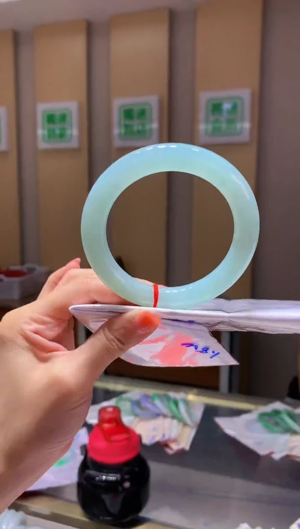 翡翠手镯未镶嵌-Q236 圈口61